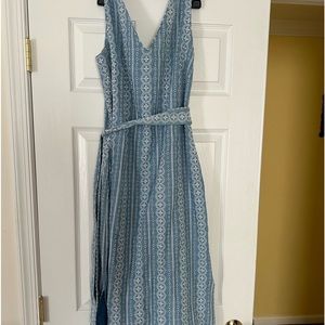 As new dress with no tag size 10 with 2 pockets wore once